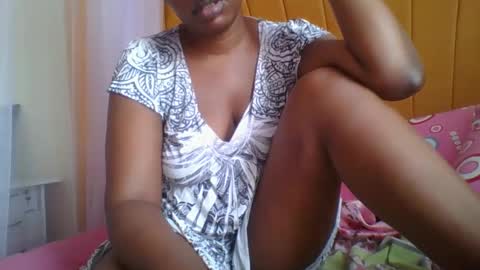 Snapshot of onlinebestie chatting on 02-18-25, 06:04 Ella online show from 02-18-25, 06:04