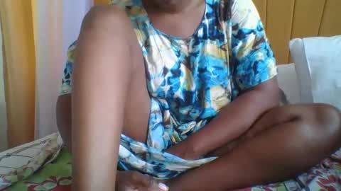 Snapshot of onlinebestie chatting on 02-22-25, 06:39 Ella online show from 02-22-25, 06:39