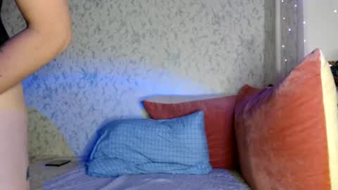 Snapshot of only_ubutterfly chatting on 06-22-26, 06:38 Amalia online show from 06-22-26, 06:38