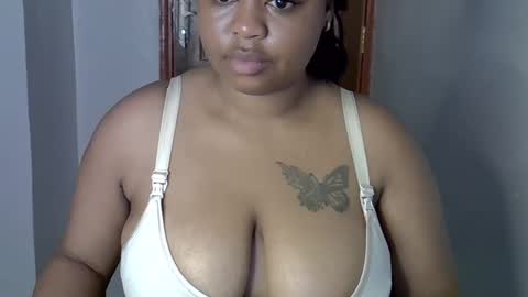 Snapshot of onlyyhazelbrown chatting on 09-30-25, 09:25 Patience online show from 09-30-25, 09:25
