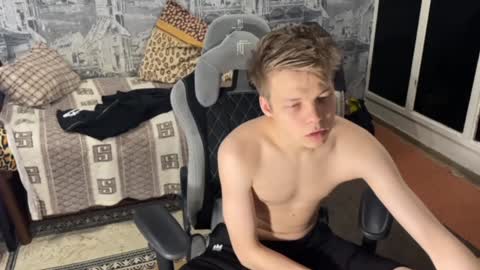 Snapshot of oofcblesssexx chatting on 12-12-24, 10:42 bless god online show from 12-12-24, 10:42