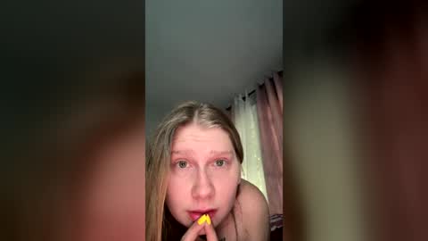 oohlarae22 online show from 06-26-26, 10:52