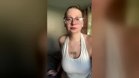 oohlarae22 online show from 06-29-26, 01:00