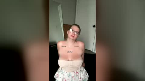 oohlarae22 online show from 07-06-26, 11:18