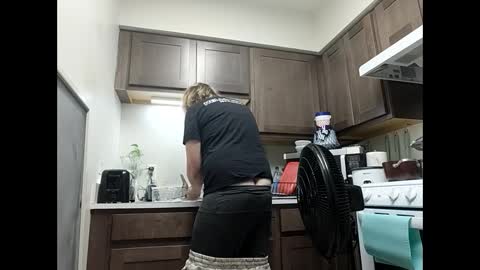 Snapshot of opalockajoe chatting on 12-13-24, 04:22 TsJojo online show from 12-13-24, 04:22