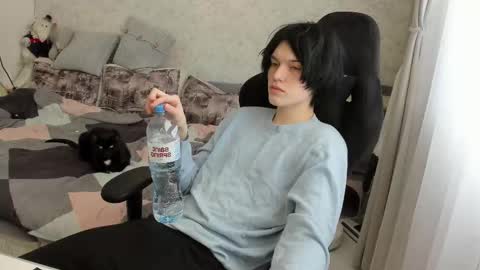 Bella and John online show from 02-06-26, 10:40