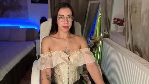 Eve Voss online show from 11-18-25, 01:48