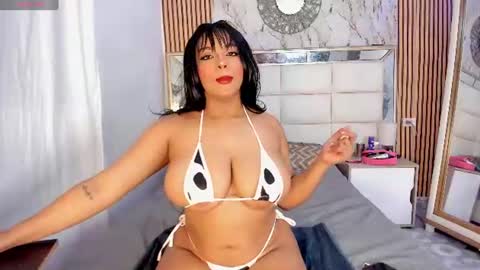 Snapshot of oriana_davis chatting on 06-16-26, 12:24 Oriana online show from 06-16-26, 12:24