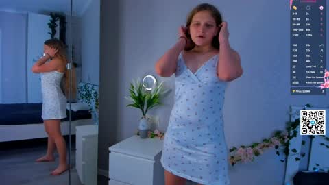 Snapshot of orivienne chatting on 05-08-26, 03:06 Dolores online show from 05-08-26, 03:06