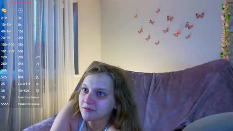 Snapshot of orivienne chatting on 05-19-26, 04:02 Dolores online show from 05-19-26, 04:02