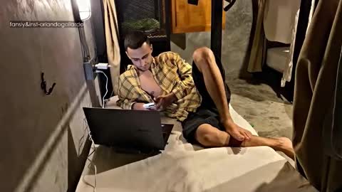 Fansly and Instagram -  online show from 11-04-25, 08:46