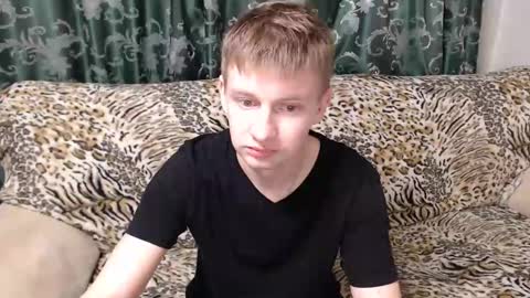 Snapshot of oscar_bell chatting on 02-28-25, 09:44 Oscar online show from 02-28-25, 09:44