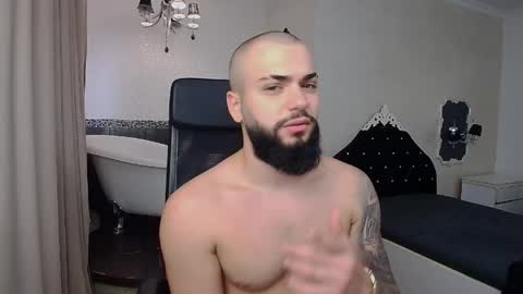 Snapshot of oscarwills chatting on 05-20-26, 05:13 OscarWills online show from 05-20-26, 05:13