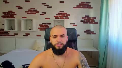 Snapshot of oscarwills chatting on 05-27-26, 05:15 OscarWills online show from 05-27-26, 05:15