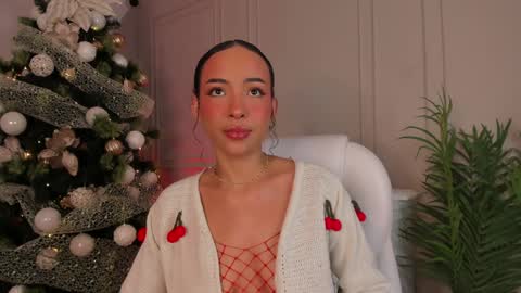 Snapshot of oshun_25 chatting on 12-23-24, 07:41 Oshun online show from 12-23-24, 07:41
