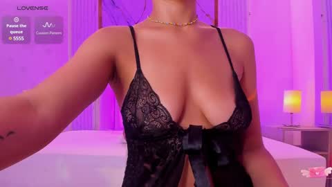 Snapshot of oshun_25 chatting on 12-24-24, 10:55 Oshun online show from 12-24-24, 10:55
