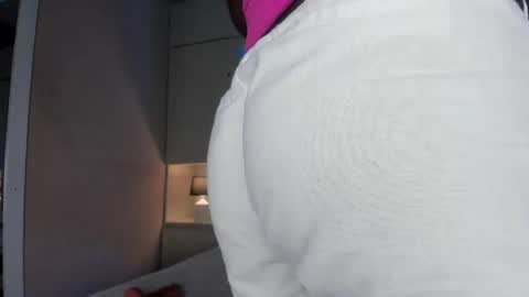 Snapshot of oshun_444 chatting on 05-11-26, 12:11 oshun_444 online show from 05-11-26, 12:11