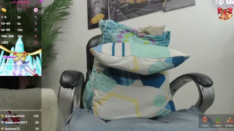 Snapshot of oso_gael chatting on 12-17-24, 08:43 Bear Gael online show from 12-17-24, 08:43