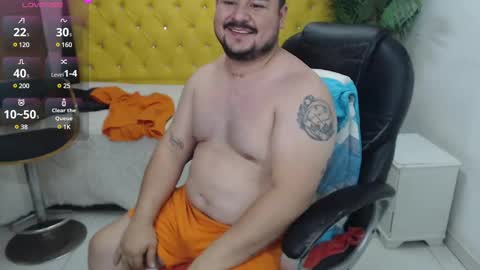 Snapshot of oso_gael chatting on 03-07-25, 05:49 Bear Gael online show from 03-07-25, 05:49