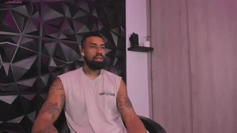 Ostin Daniels online show from 05-08-26, 01:33