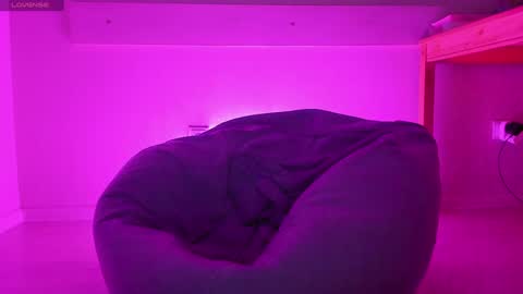 Snapshot of otishairy chatting on 12-03-24, 11:46 Otis online show from 12-03-24, 11:46