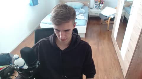 OverkneeBabe online show from 10-18-25, 11:33