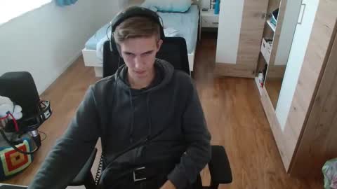 OverkneeBabe online show from 10-25-25, 11:29