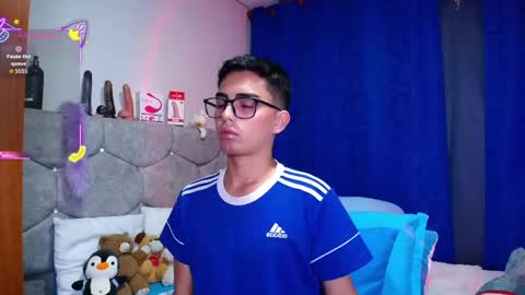 Owen  Independent model  online show from 09-10-25, 07:08