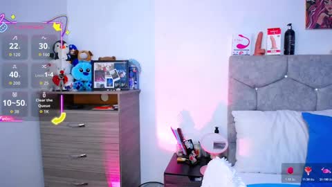 Owen  Independent model  online show from 11-13-25, 06:45