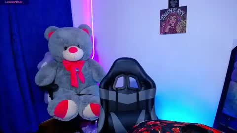 Snapshot of owenblue__ chatting on 06-15-26, 06:04 Owen Independent model online show from 06-15-26, 06:04