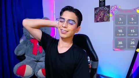 Snapshot of owenblue__ chatting on 06-21-26, 06:27 Owen Independent model online show from 06-21-26, 06:27