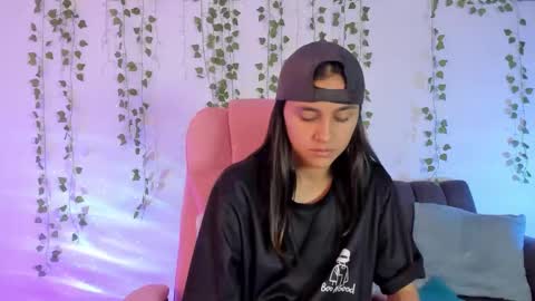 Snapshot of owenfoxx1 chatting on 02-10-26, 02:10 Owen foxx online show from 02-10-26, 02:10