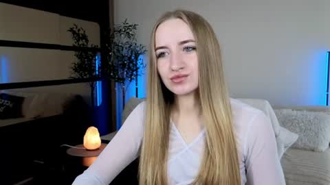 Snapshot of oxy_foxie chatting on 06-08-26, 01:55 Oxy Foxie online show from 06-08-26, 01:55