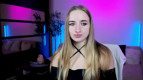 Snapshot of oxy_foxie chatting on 06-11-26, 02:00 Oxy Foxie online show from 06-11-26, 02:00