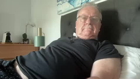 Snapshot of ozhairybearxxxx chatting on 12-11-24, 07:25 ozhairybearxxxx online show from 12-11-24, 07:25