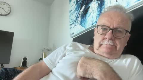 Snapshot of ozhairybearxxxx chatting on 12-19-24, 10:21 ozhairybearxxxx online show from 12-19-24, 10:21