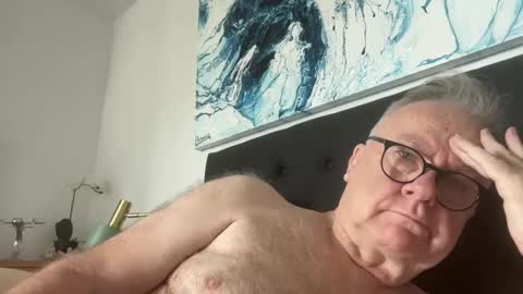 Snapshot of ozhairybearxxxx chatting on 01-14-25, 12:43 ozhairybearxxxx online show from 01-14-25, 12:43