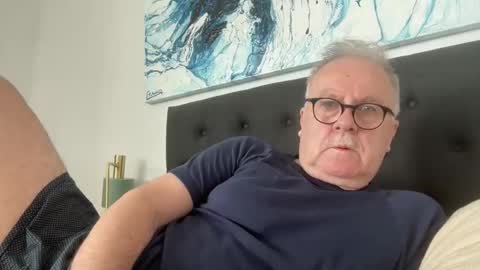 Snapshot of ozhairybearxxxx chatting on 02-15-26, 01:02 ozhairybearxxxx online show from 02-15-26, 01:02