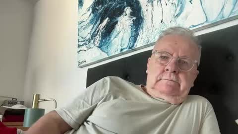 Snapshot of ozhairybearxxxx chatting on 05-20-26, 03:45 ozhairybearxxxx online show from 05-20-26, 03:45