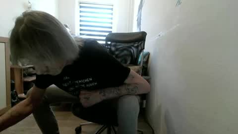 Snapshot of p83291869 chatting on 04-26-26, 02:59 p83291869 online show from 04-26-26, 02:59
