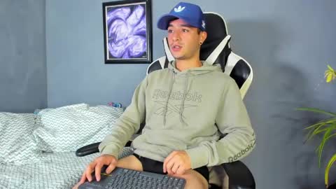 Snapshot of p_jhon chatting on 06-09-26, 02:56 P online show from 06-09-26, 02:56