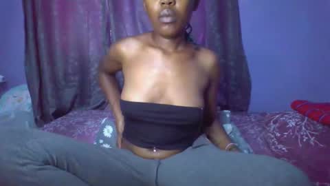 Snapshot of p_valley761523 chatting on 10-24-25, 10:00 Val online show from 10-24-25, 10:00