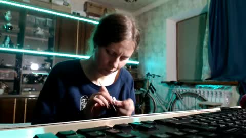 Ella online show from 04-19-26, 06:10