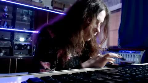 Ella online show from 04-21-26, 06:41