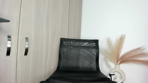 kYLIE online show from 05-05-26, 01:57