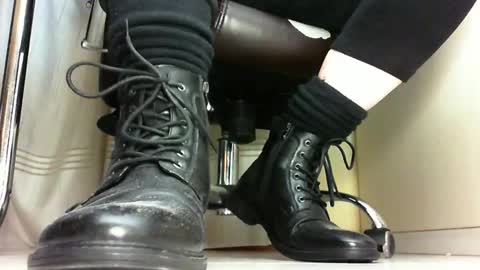 Snapshot of pablomenesssl chatting on 03-04-25, 11:11 Pablo Meness online show from 03-04-25, 11:11