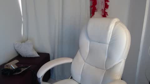 paiper online show from 01-12-26, 04:45