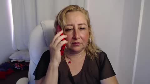 Snapshot of paiper_halliwey_ chatting on 10-17-25, 05:15 paiper online show from 10-17-25, 05:15