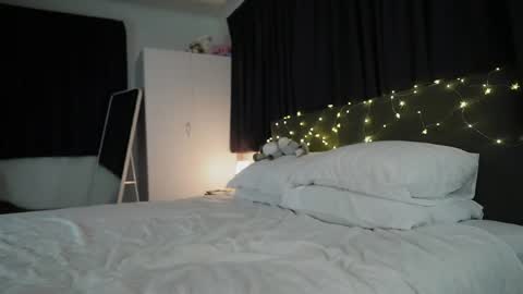 Snapshot of pakeha_princess chatting on 07-12-26, 12:07 Holly online show from 07-12-26, 12:07