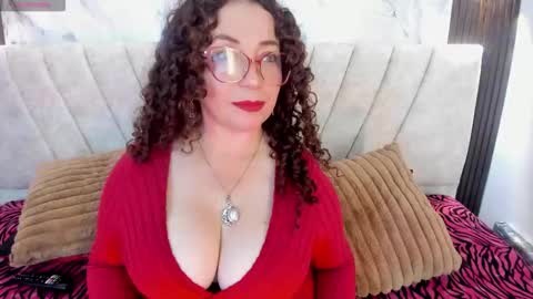 Snapshot of pam_hills chatting on 03-09-26, 06:34 You can call me Mommy Goddess Queen online show from 03-09-26, 06:34